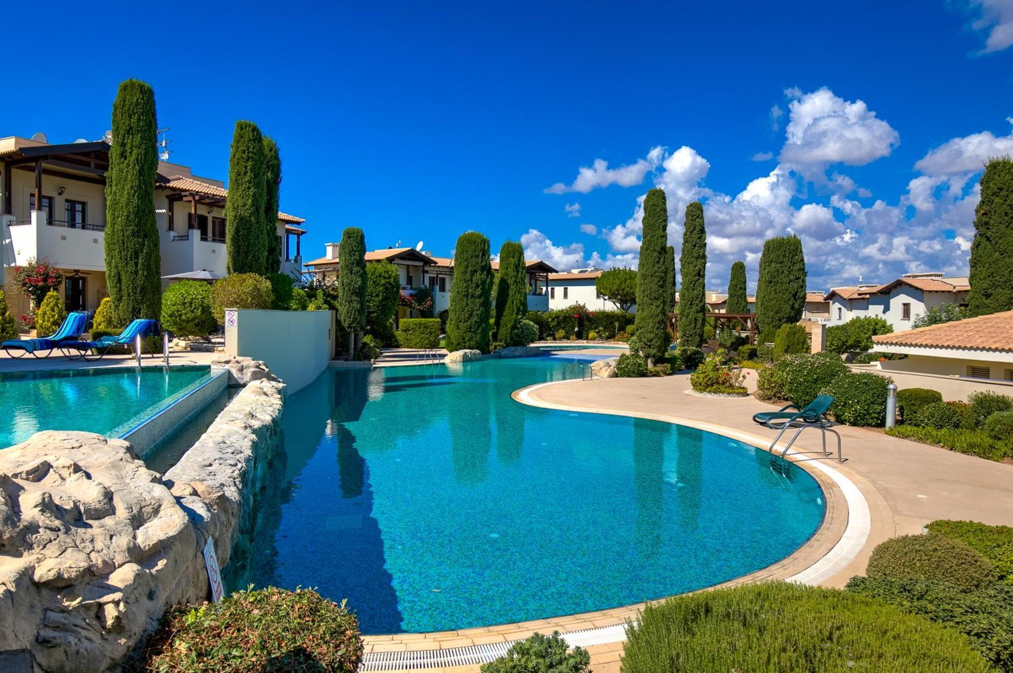 2 Bedroom Apartment Chloe With Communal Pool, Aphrodite Hills Resort Kouklia Eksteriør bilde