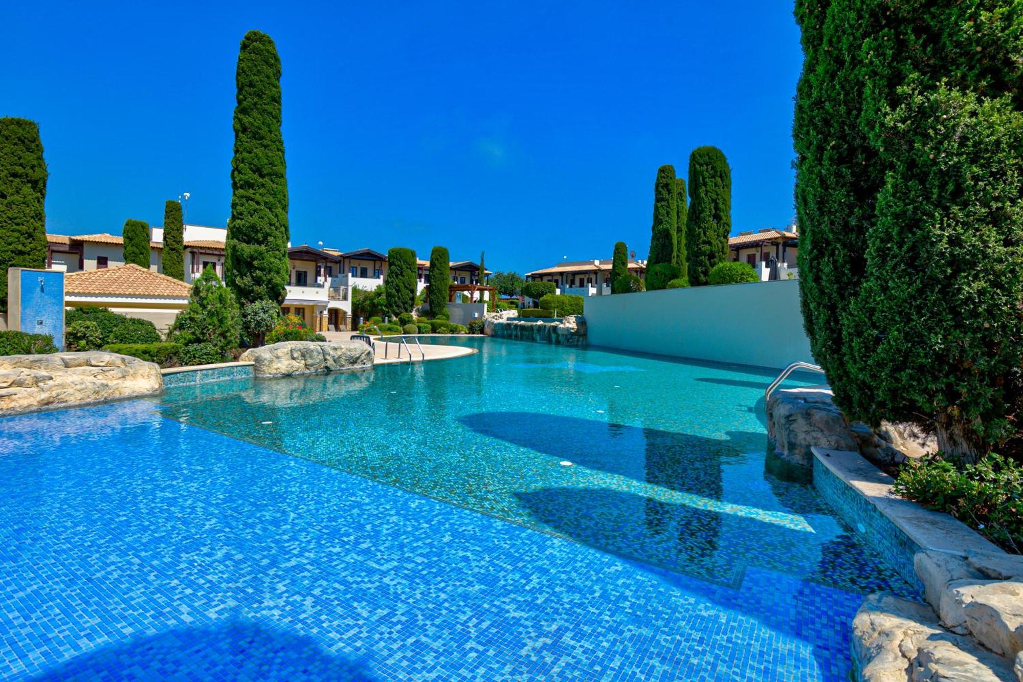 2 Bedroom Apartment Chloe With Communal Pool, Aphrodite Hills Resort Kouklia Eksteriør bilde