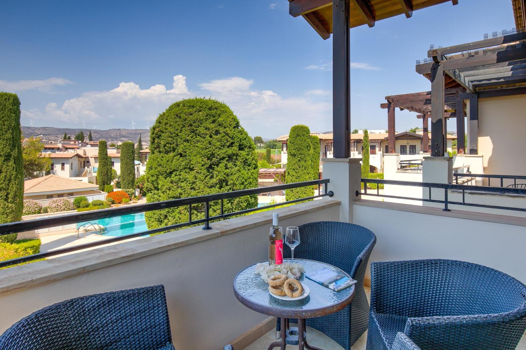 2 Bedroom Apartment Chloe With Communal Pool, Aphrodite Hills Resort Kouklia Eksteriør bilde
