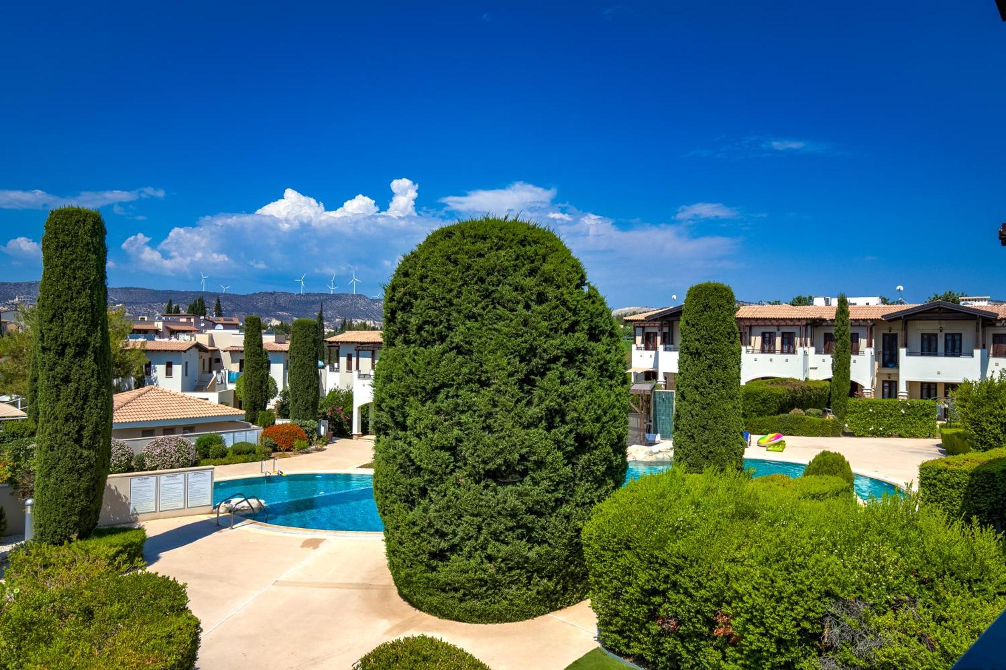 2 Bedroom Apartment Chloe With Communal Pool, Aphrodite Hills Resort Kouklia Eksteriør bilde