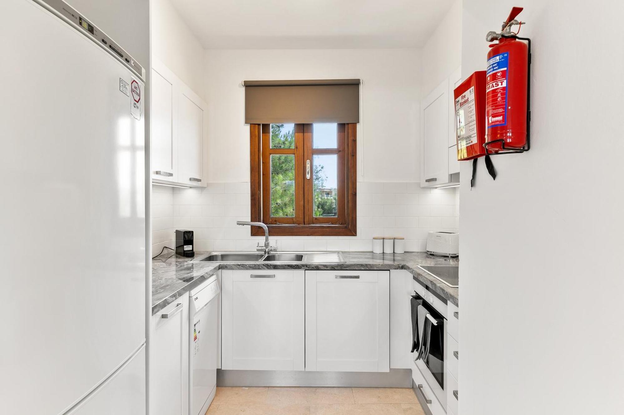 2 Bedroom Apartment Chloe With Communal Pool, Aphrodite Hills Resort Kouklia Eksteriør bilde