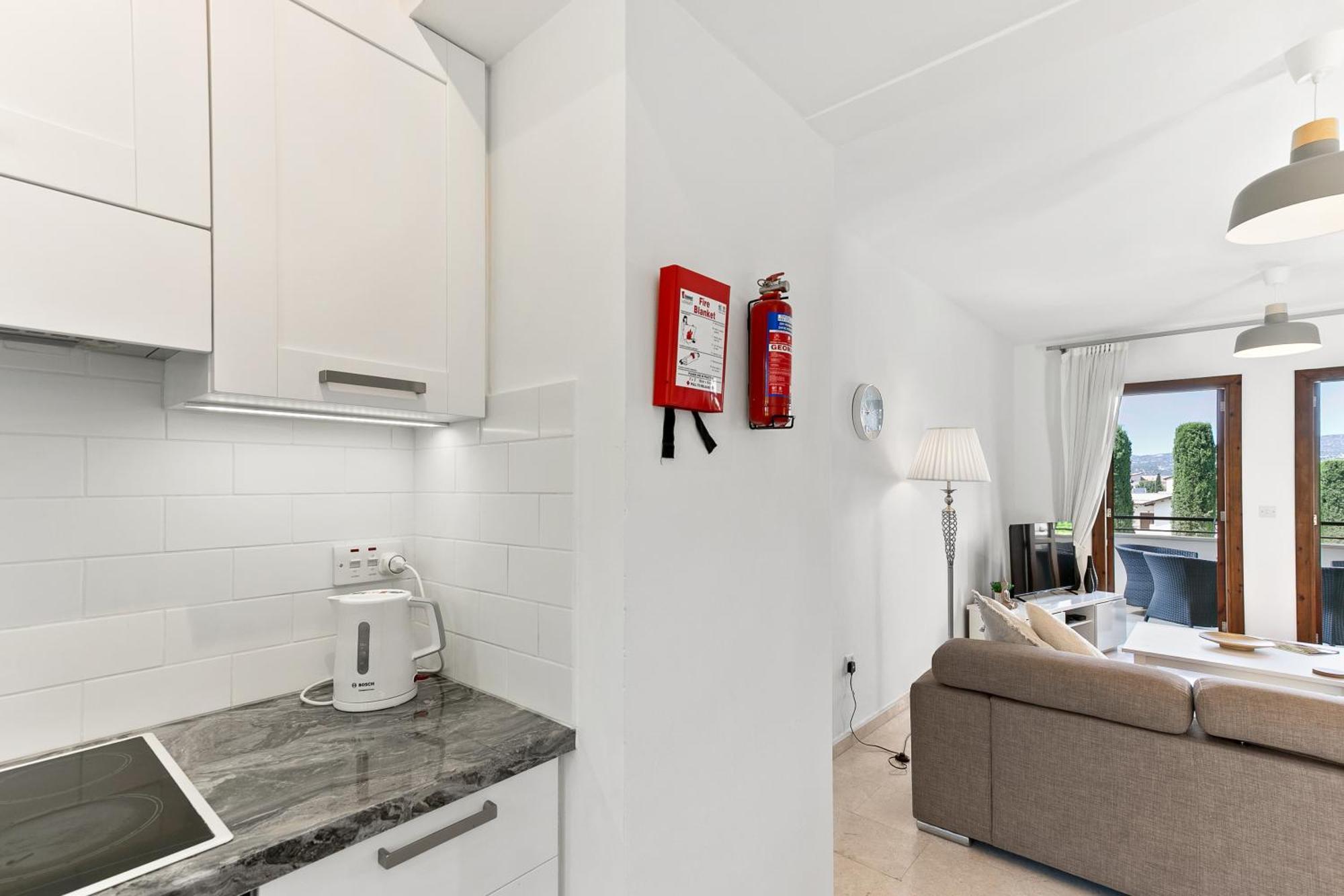 2 Bedroom Apartment Chloe With Communal Pool, Aphrodite Hills Resort Kouklia Eksteriør bilde