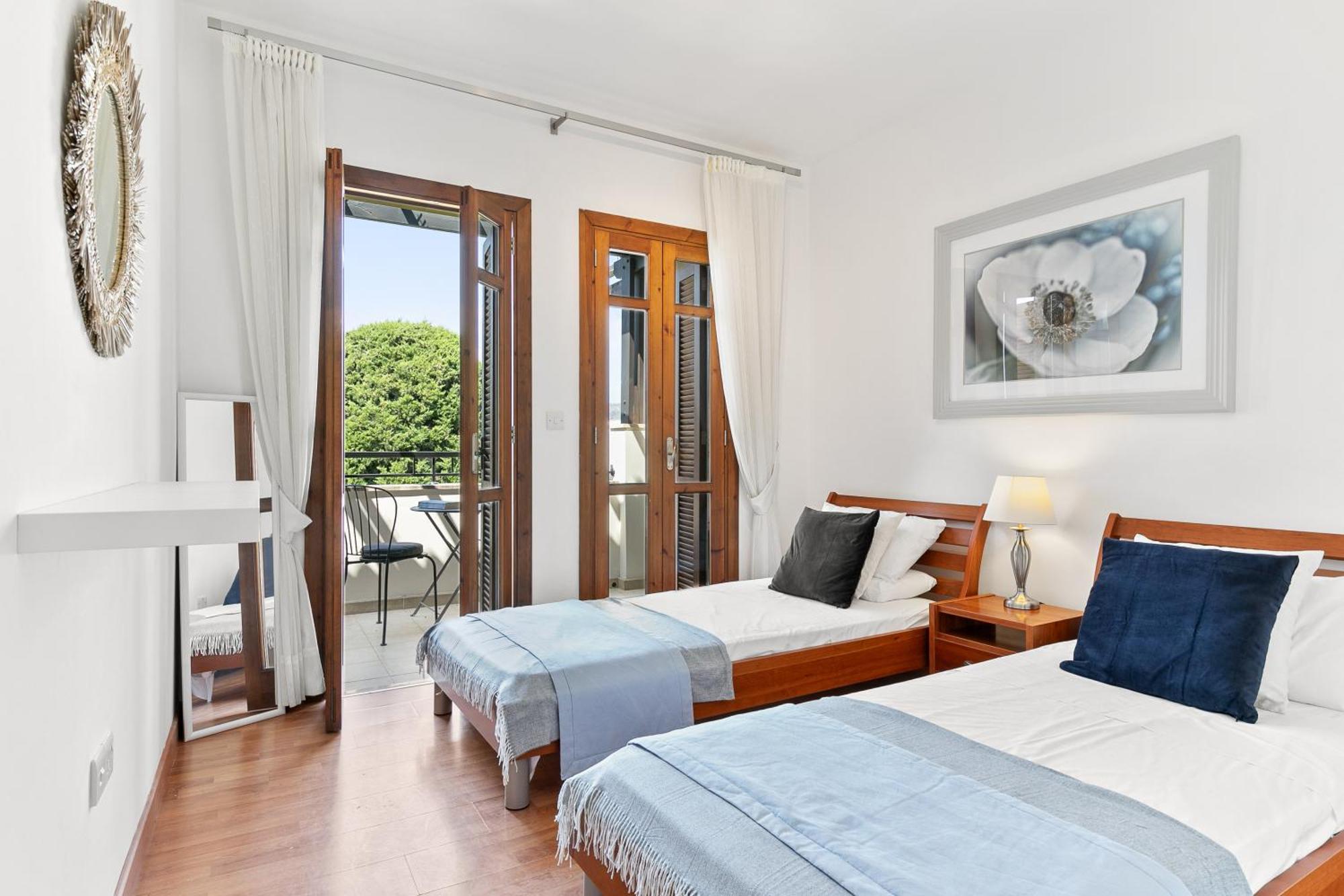 2 Bedroom Apartment Chloe With Communal Pool, Aphrodite Hills Resort Kouklia Eksteriør bilde