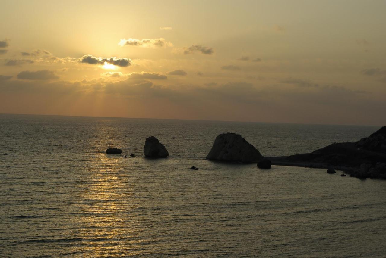 2 Bedroom Apartment Chloe With Communal Pool, Aphrodite Hills Resort Kouklia Eksteriør bilde